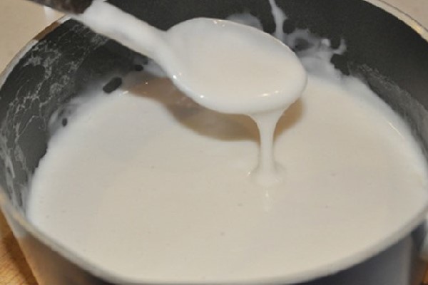 Nấu nước sữa dừa
