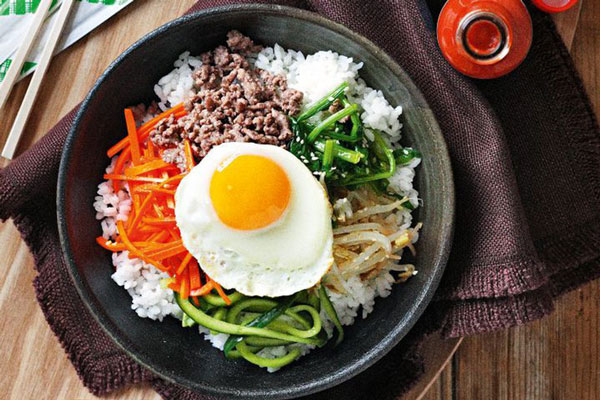 bibimbap com tron han quoc