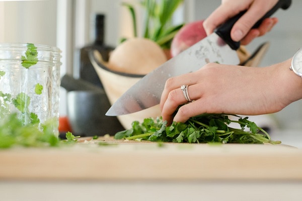 Rau củ sau khi cắt xong nên được chế biến