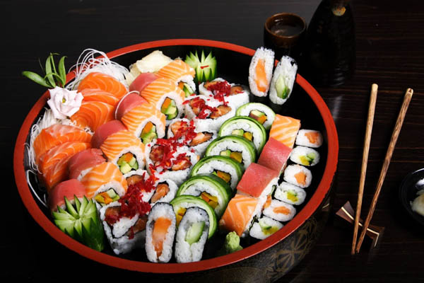 sushi hoa văn