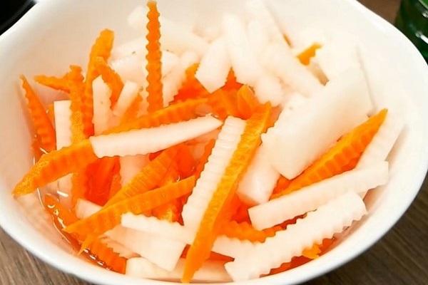 Ngâm cà rốt và củ cải