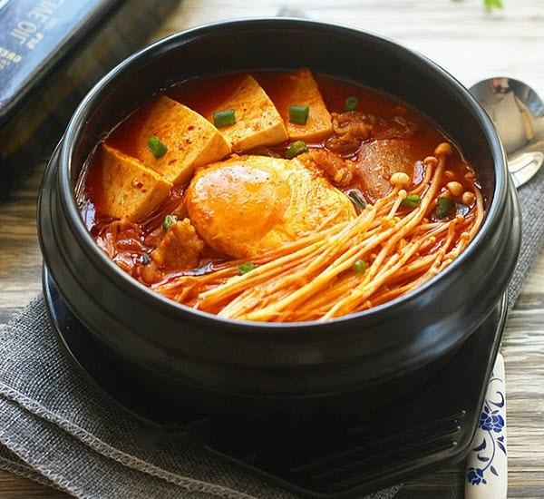 Canh kimchi cay
