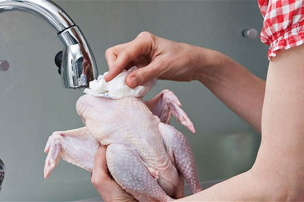 rửa sạch gà
